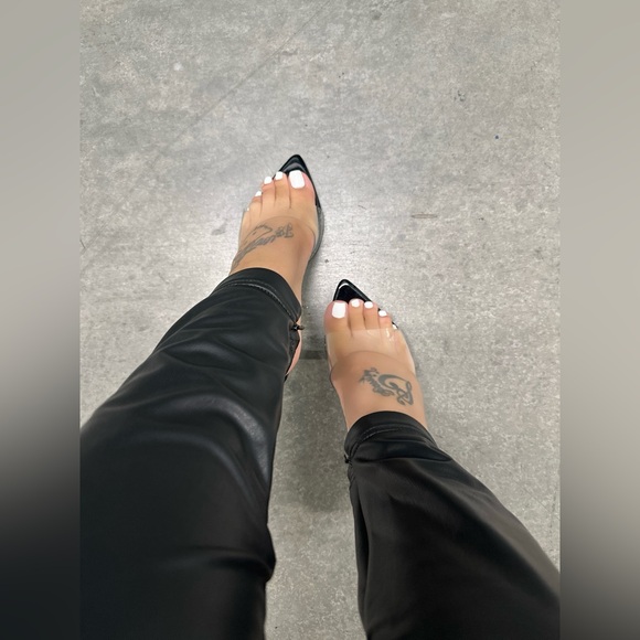 ✨ NEW! Clear Black Pointed Toe Kitten Heels - Picture 3 of 9